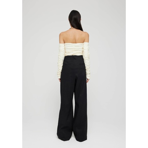 ROHE Smocked Off Shoulder LS Top in off White - Picture 4 of 6